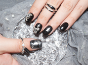 chrome heart nail ring, black and rhinestone nails, short coffin gel nails, star nail designs y2k, monoschic nails